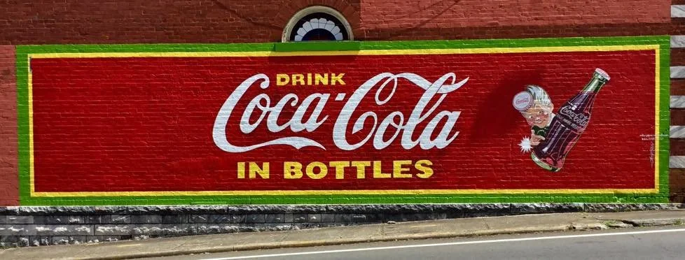 注意！落札前に都道府県名を明記！　Coca-Cola 冷蔵庫 2015年式 Jasper Coca-Cola/ Flag — Georgia Mural Trail and now American